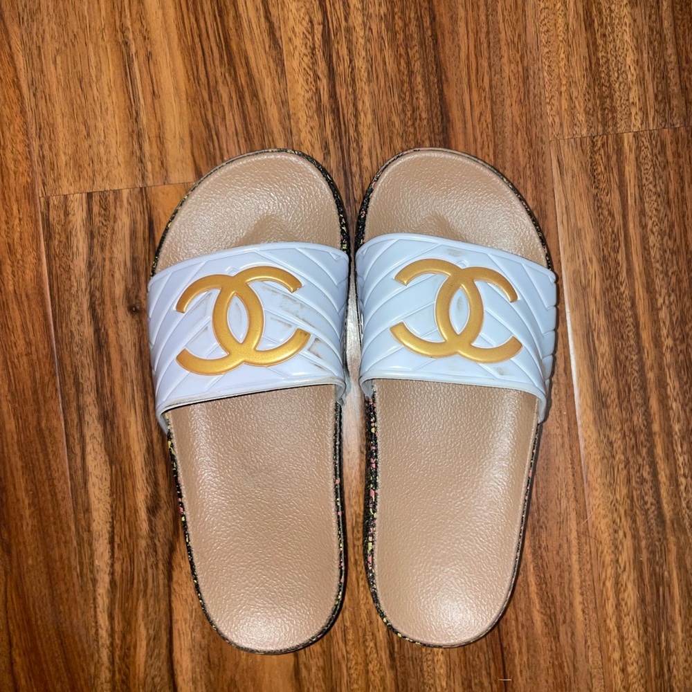 Non authentic Chanel slides